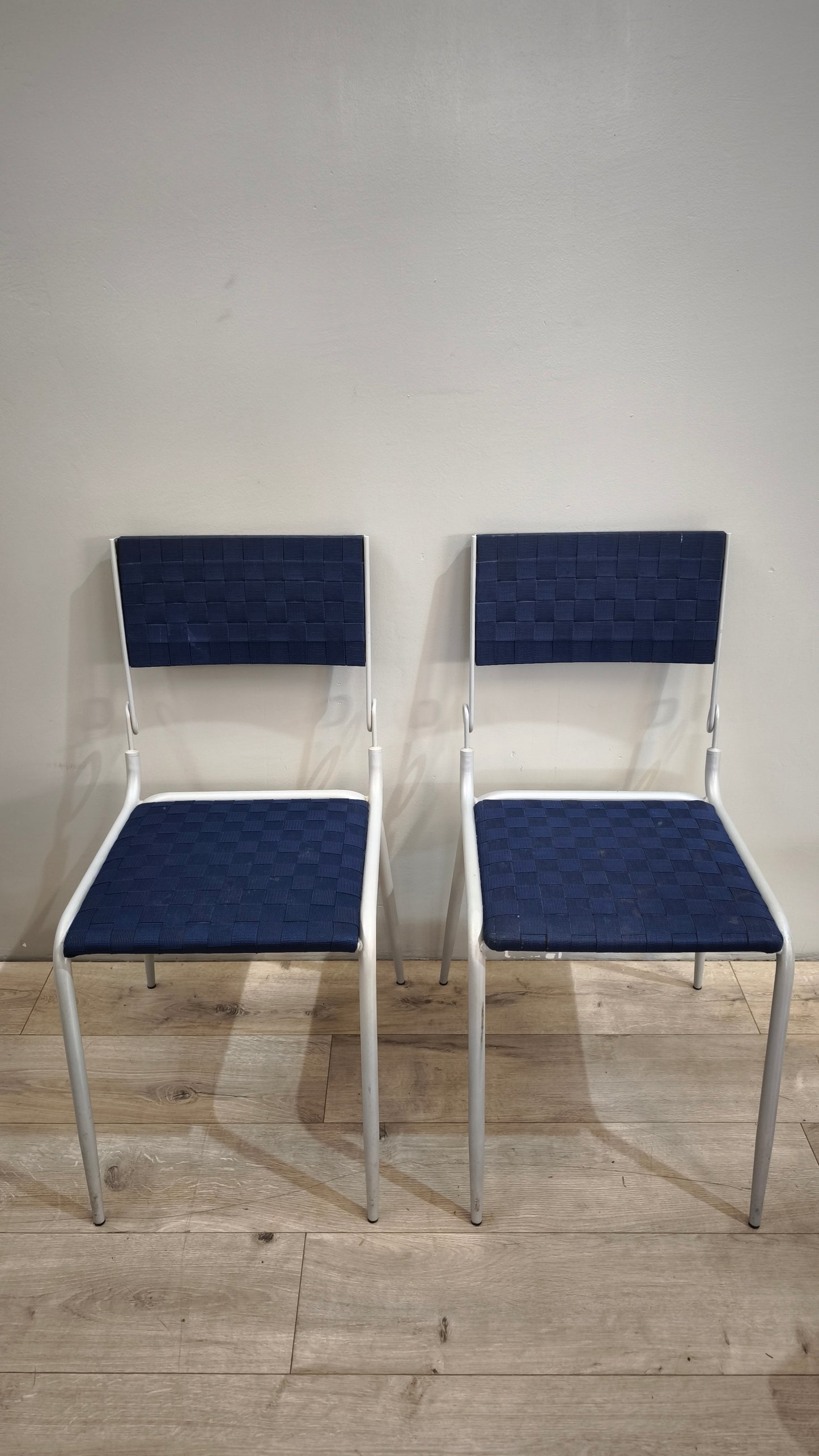 88052 Set n 4 sedie in metallo con seduta blu