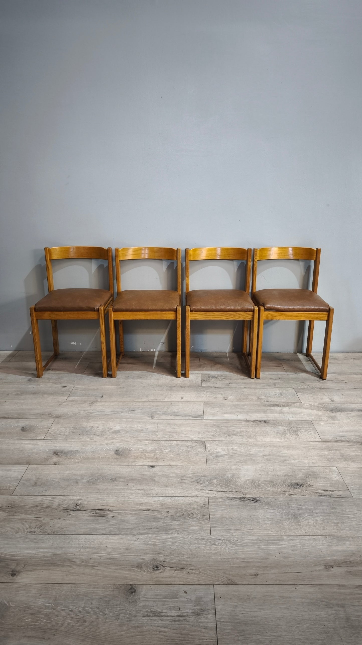 88061 Set n 4 sedie vintage attribuibili a Ibisco