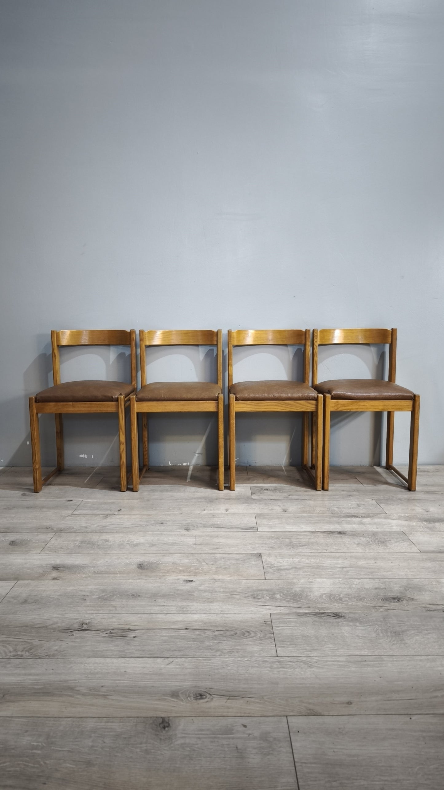 88061 Set n 4 sedie vintage attribuibili a Ibisco