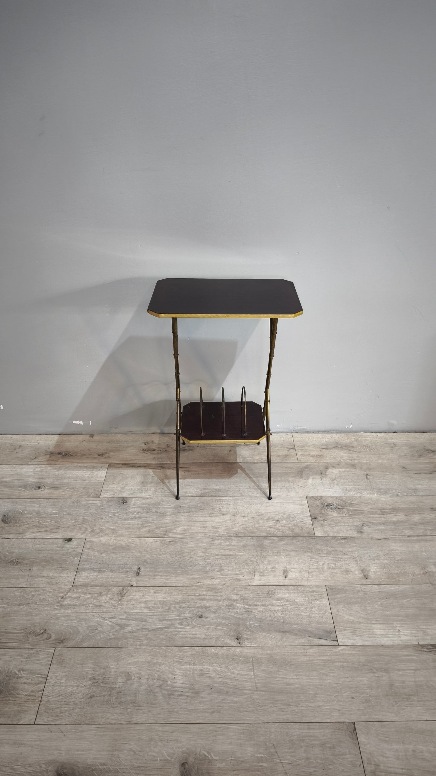 87982 Tavolinetto vintage con porta riviste