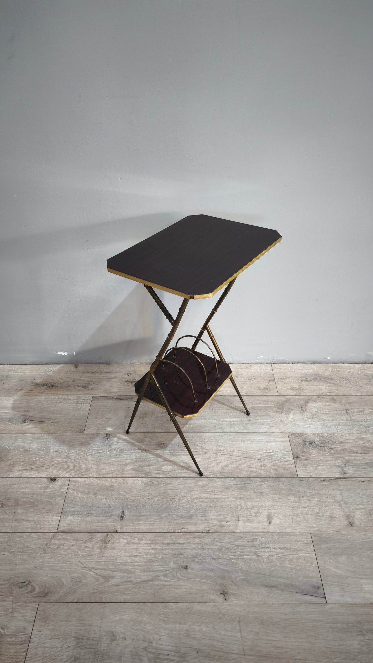 87982 Tavolinetto vintage con porta riviste