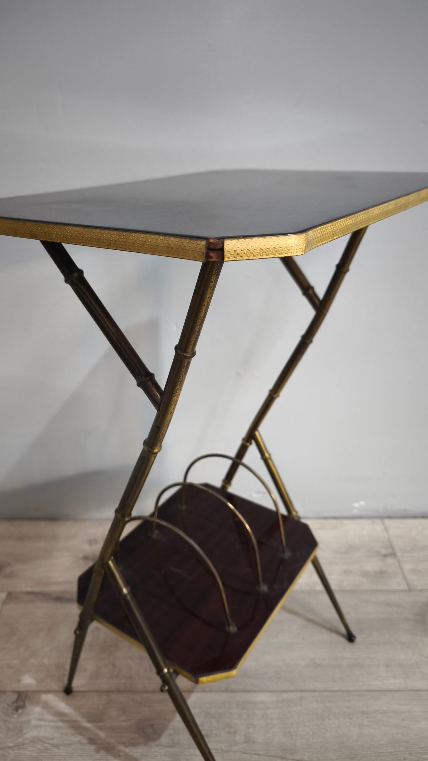 87982 Tavolinetto vintage con porta riviste