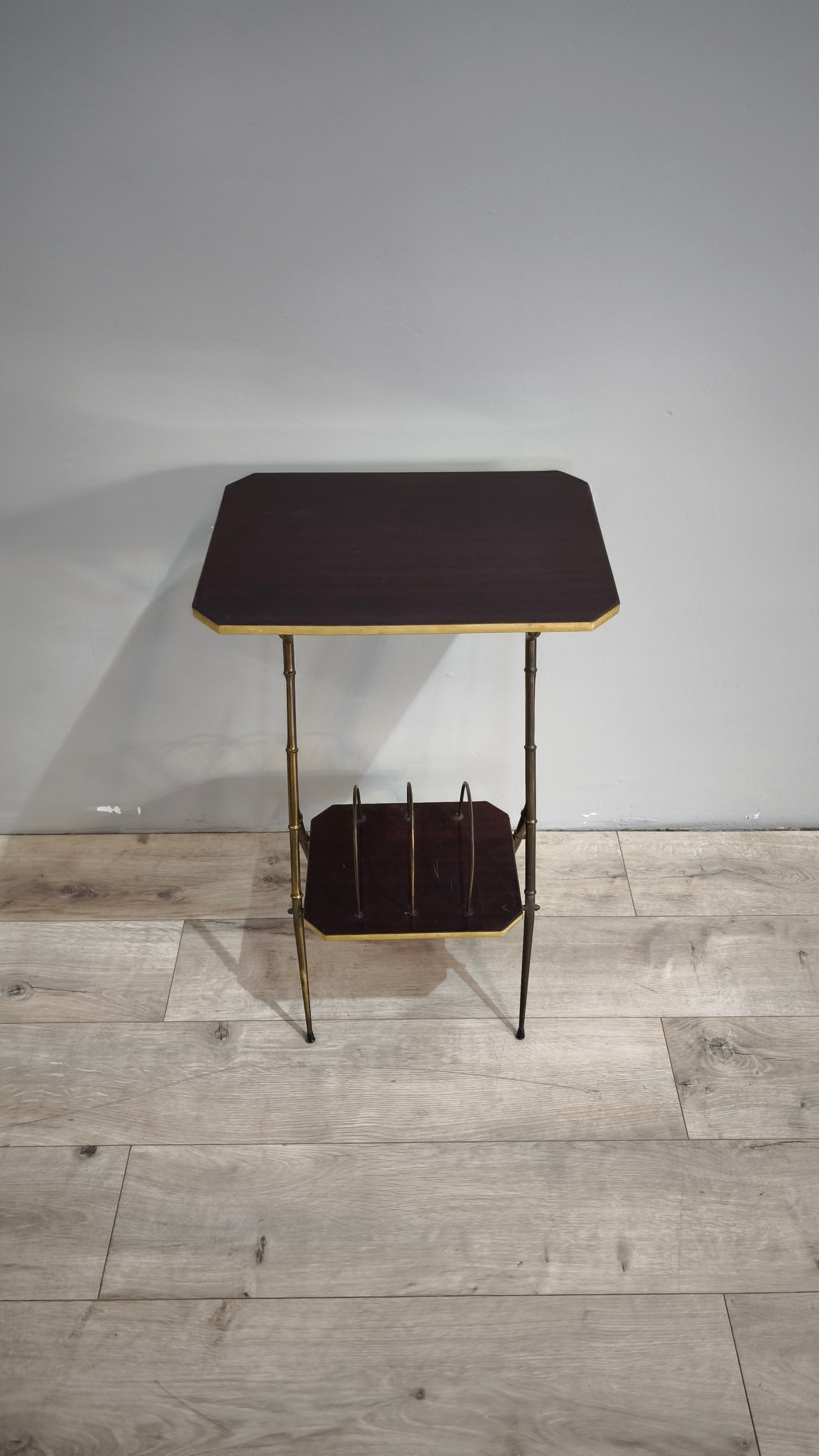 87982 Tavolinetto vintage con porta riviste
