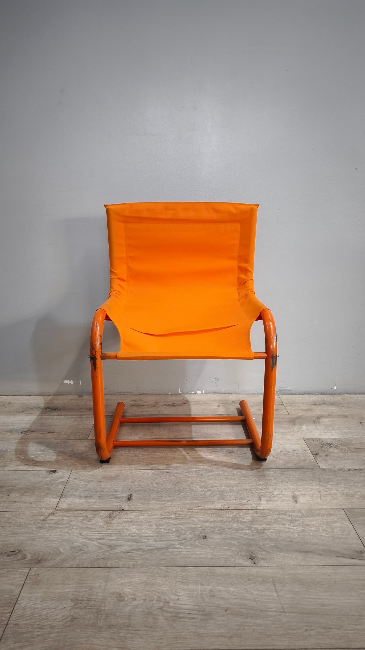 88127 Sedia in metallo e tessuto arancione
