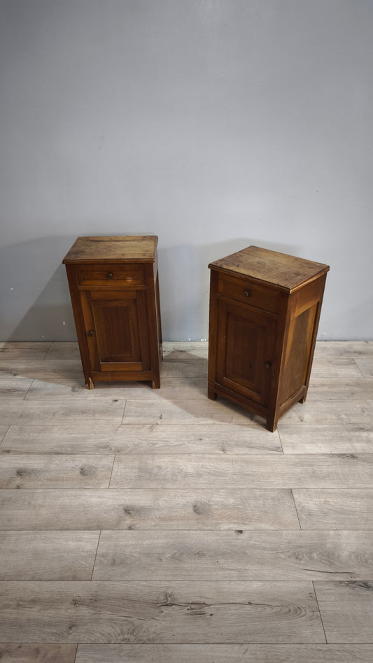 87994 Coppia di comodini in legno con uno sportello e un cassetto