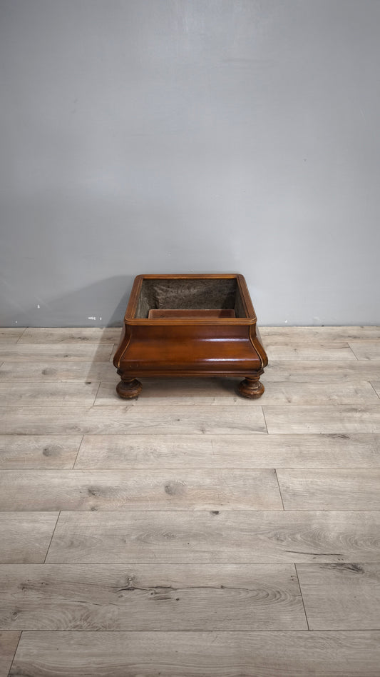 88217 Fioriera in legno con rotelle nascoste