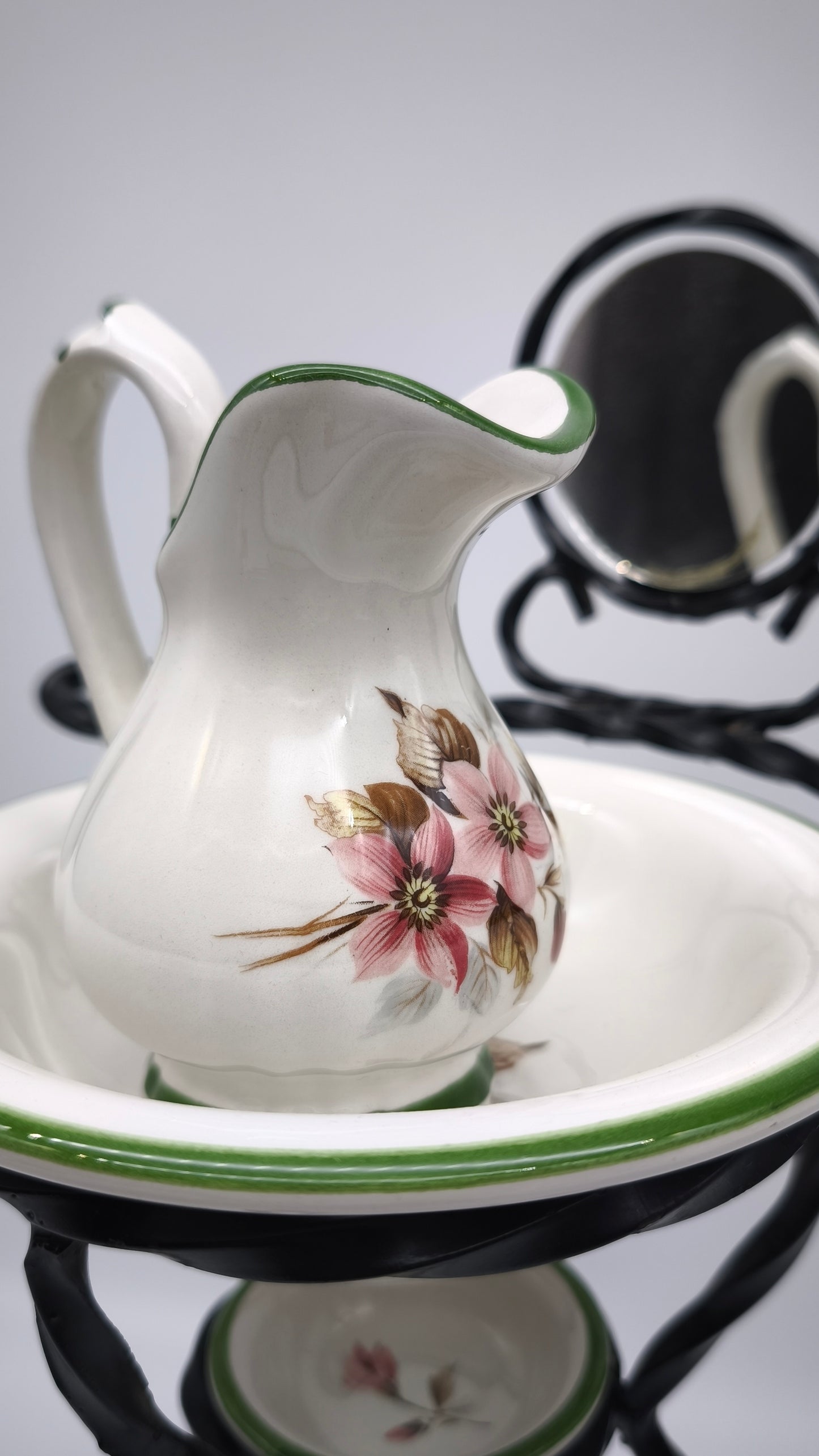 87842 Piccolo porta catino in ferro