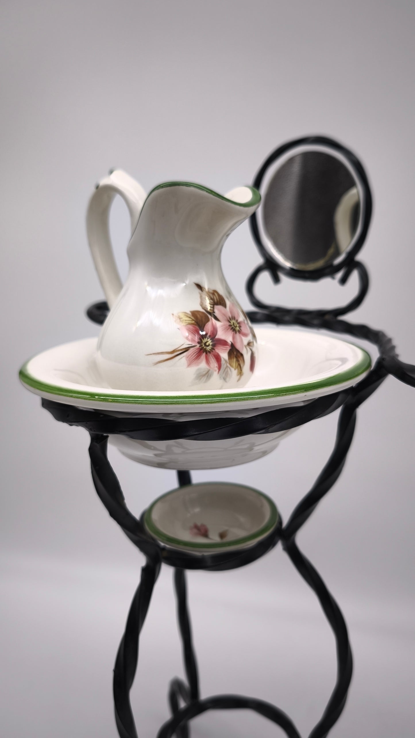 87842 Piccolo porta catino in ferro