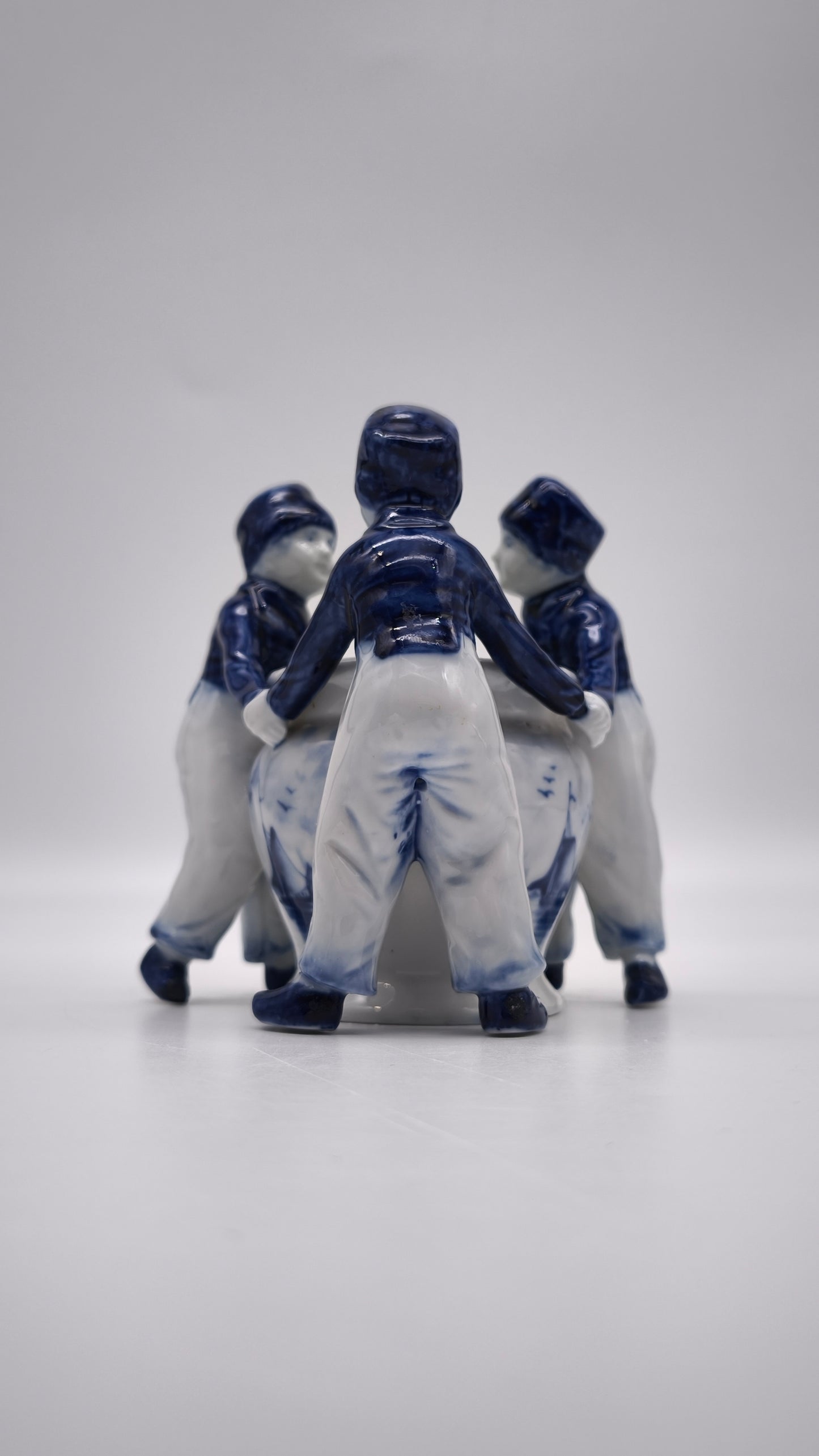 87955 Vaso in ceramica Delft con bambini