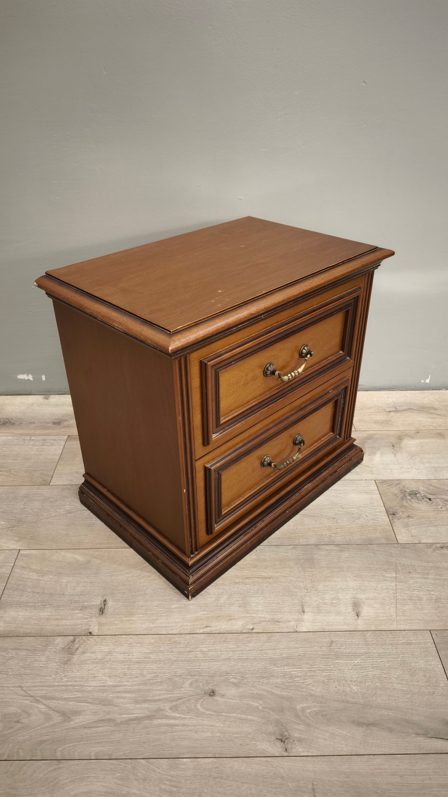 88256 Comodino in stile classico a 2 cassetti