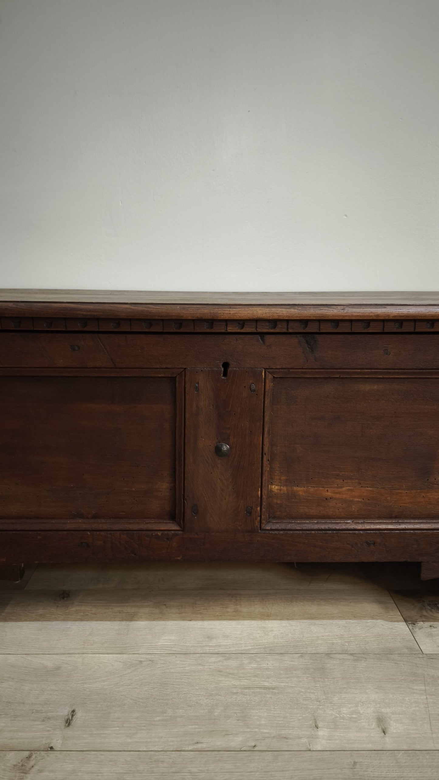 88399 Cassapanca in legno massello di olmo
