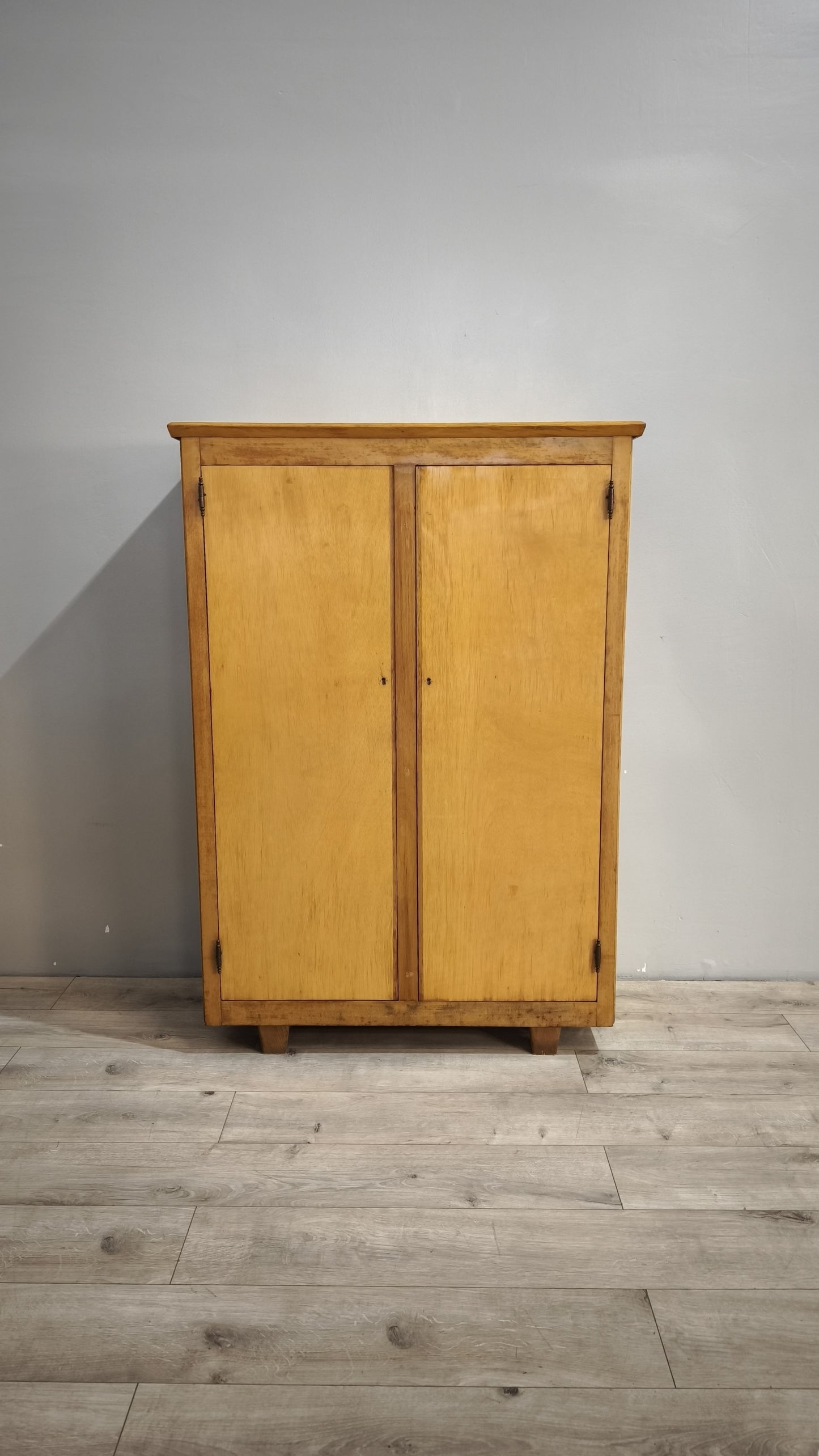 88400 Armadio archivio in legno due ante con vani interi