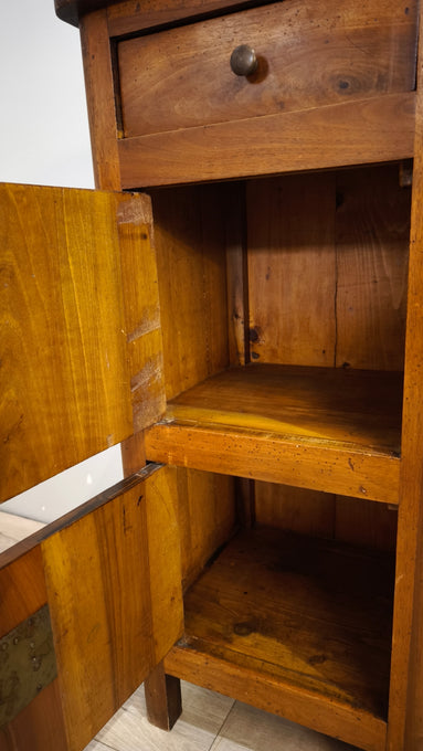 88421 Coppia di comodini in legno con doppio sportello