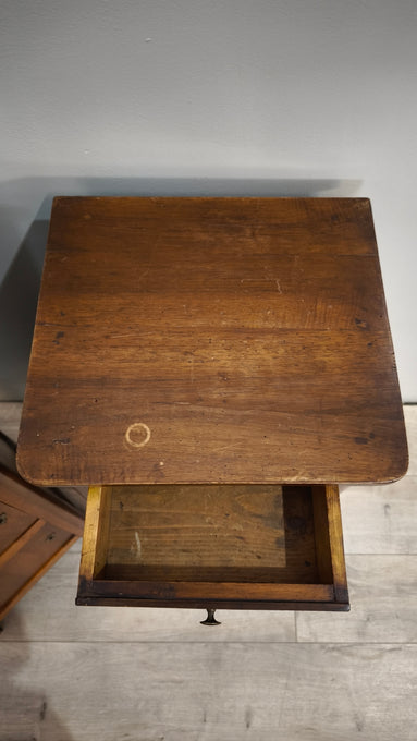 88421 Coppia di comodini in legno con doppio sportello