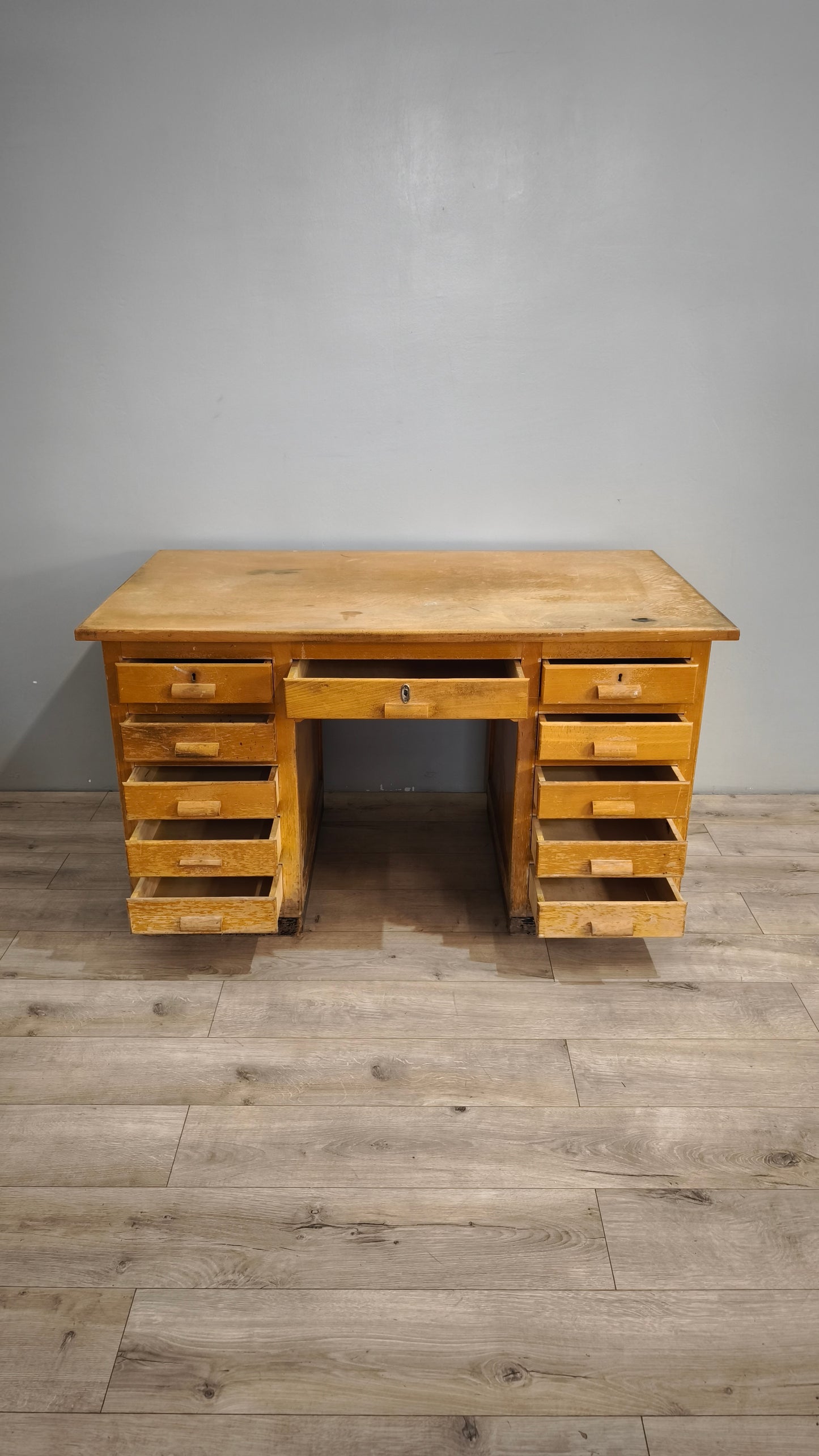 88401 Scrivania vintage in legno di faggio