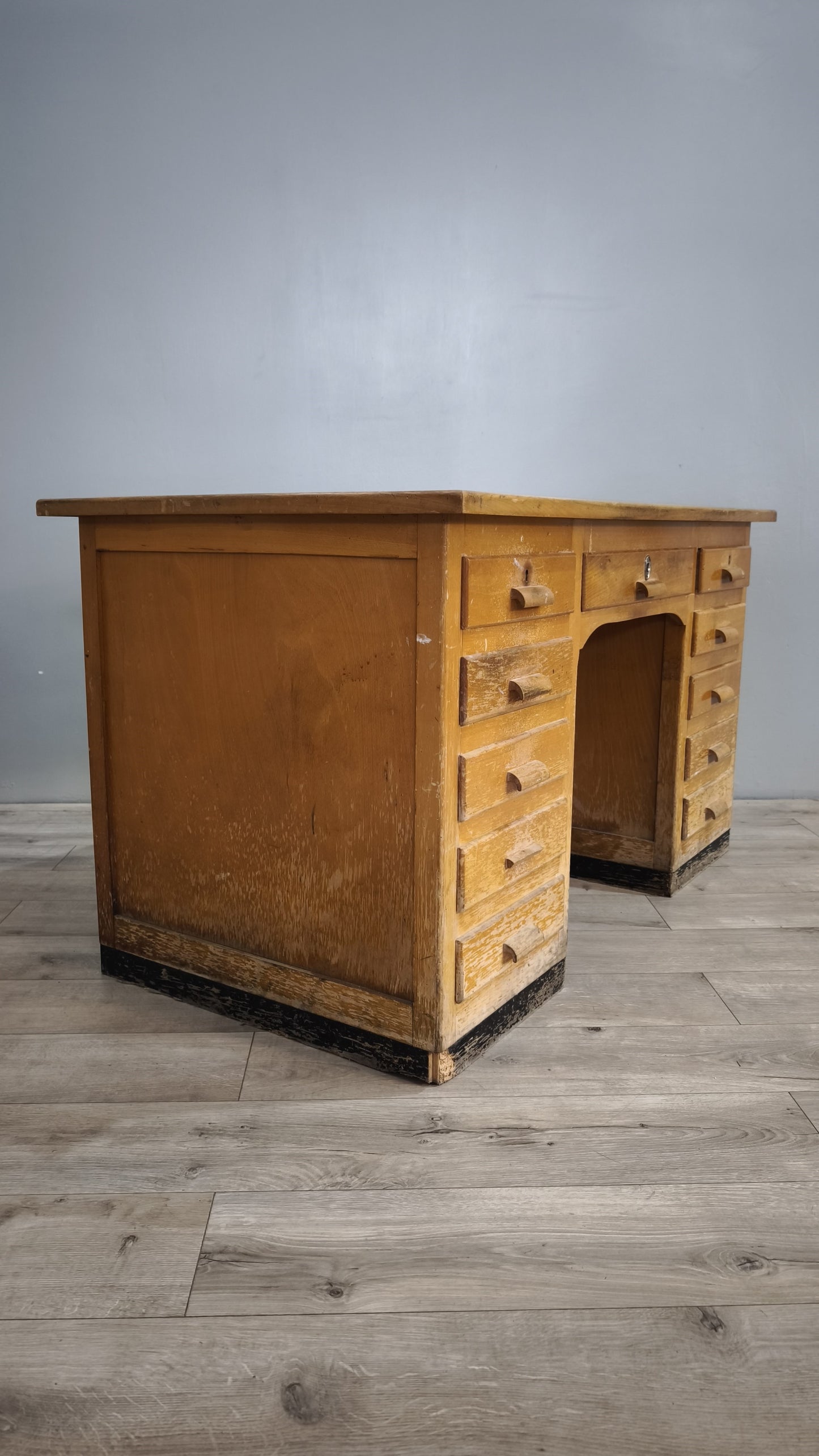 88401 Scrivania vintage in legno di faggio