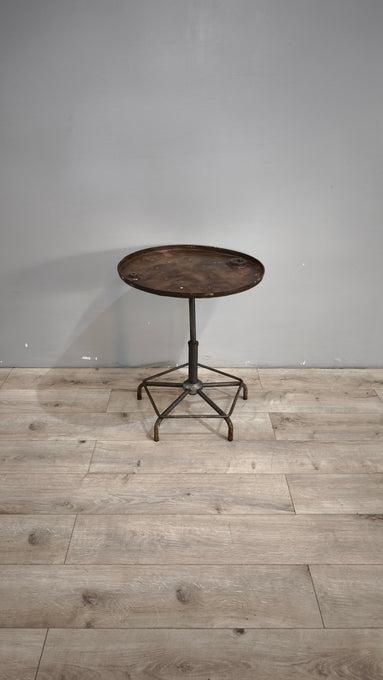 88414 Tavolino artigianale in ferro con piano rotondo