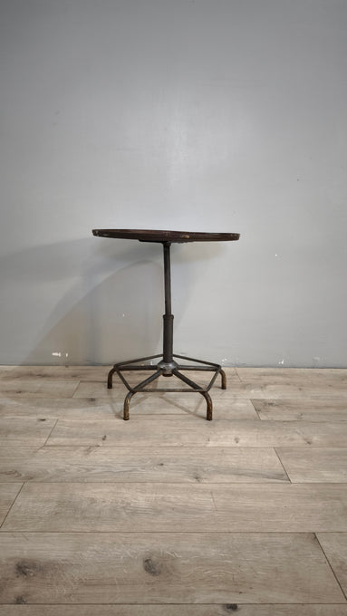 88414 Tavolino artigianale in ferro con piano rotondo