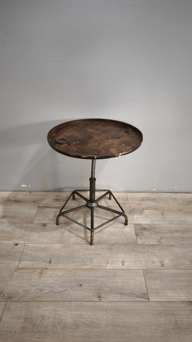 88414 Tavolino artigianale in ferro con piano rotondo