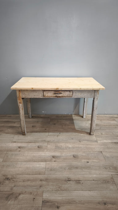 88408 Tavolo rustico in legno con base bianca