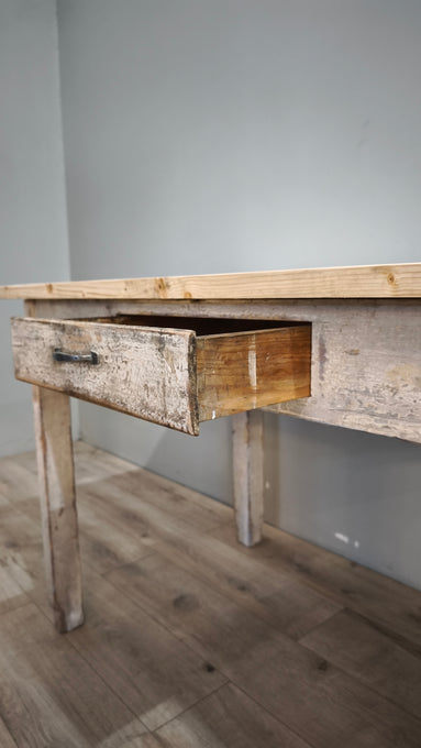 88408 Tavolo rustico in legno con base bianca