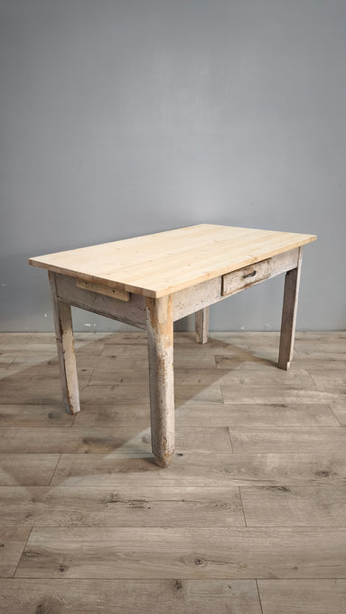 88408 Tavolo rustico in legno con base bianca