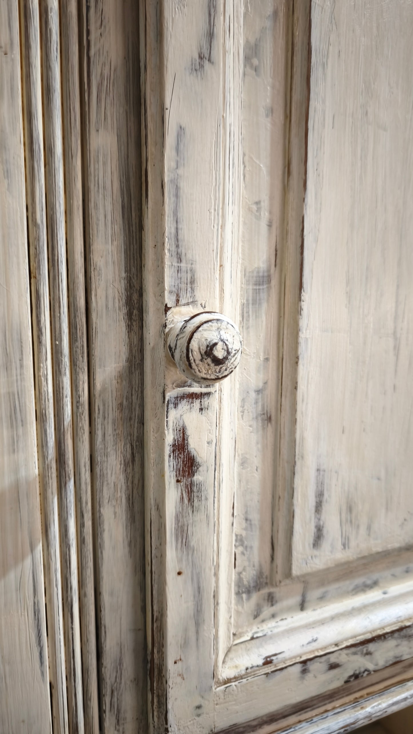 88482 Credenza uno sportello in legno dipinta bianca