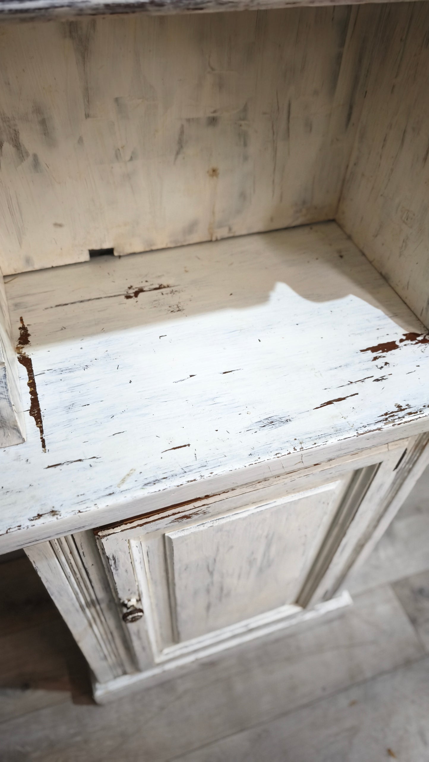 88482 Credenza uno sportello in legno dipinta bianca
