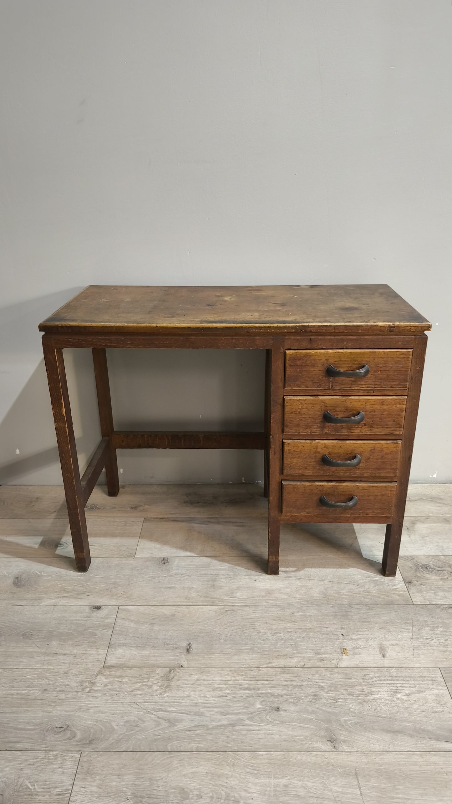 88484 Scrivania in legno con cassetti laterali