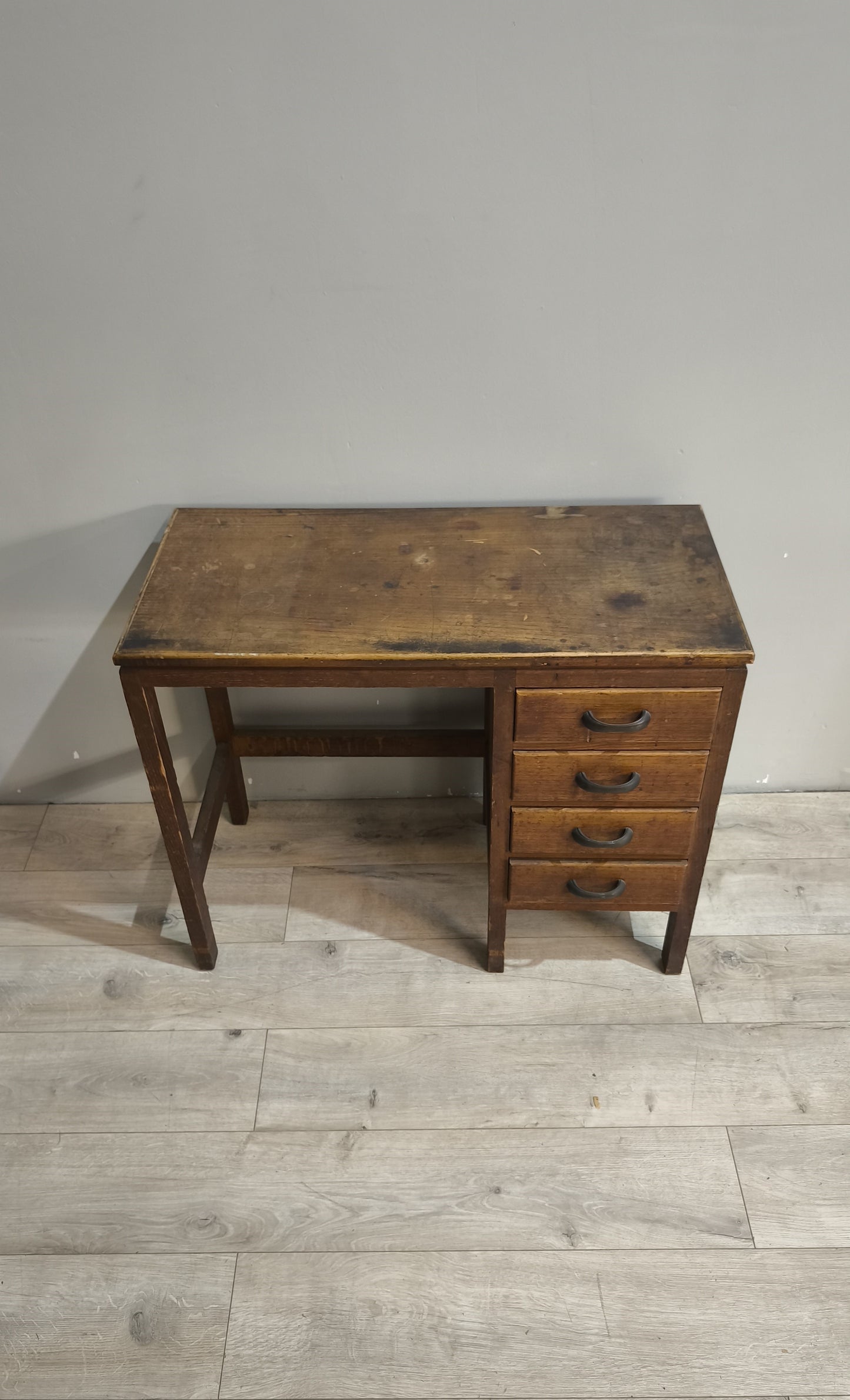 88484 Scrivania in legno con cassetti laterali
