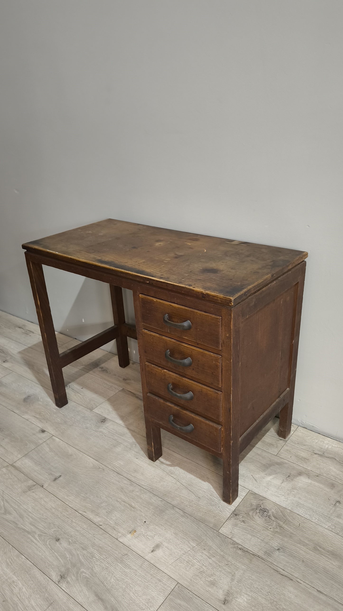 88484 Scrivania in legno con cassetti laterali