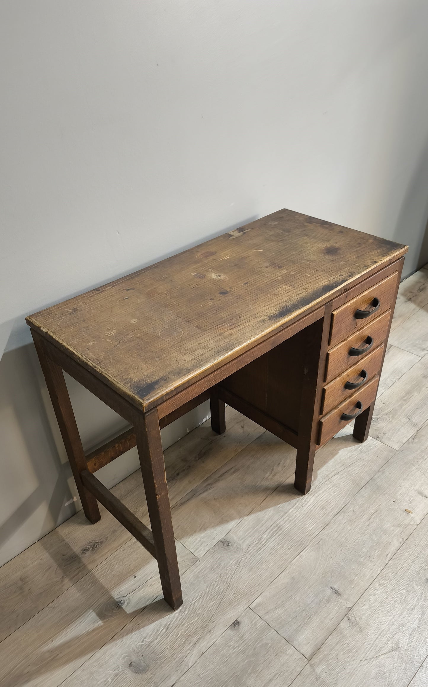 88484 Scrivania in legno con cassetti laterali