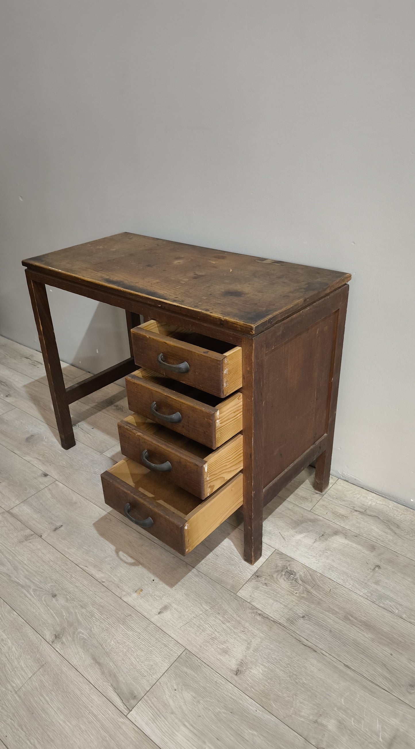 88484 Scrivania in legno con cassetti laterali