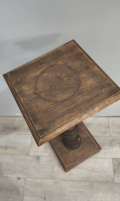 88486 Colonna in legno con piano quadrato