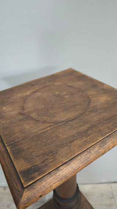 88486 Colonna in legno con piano quadrato