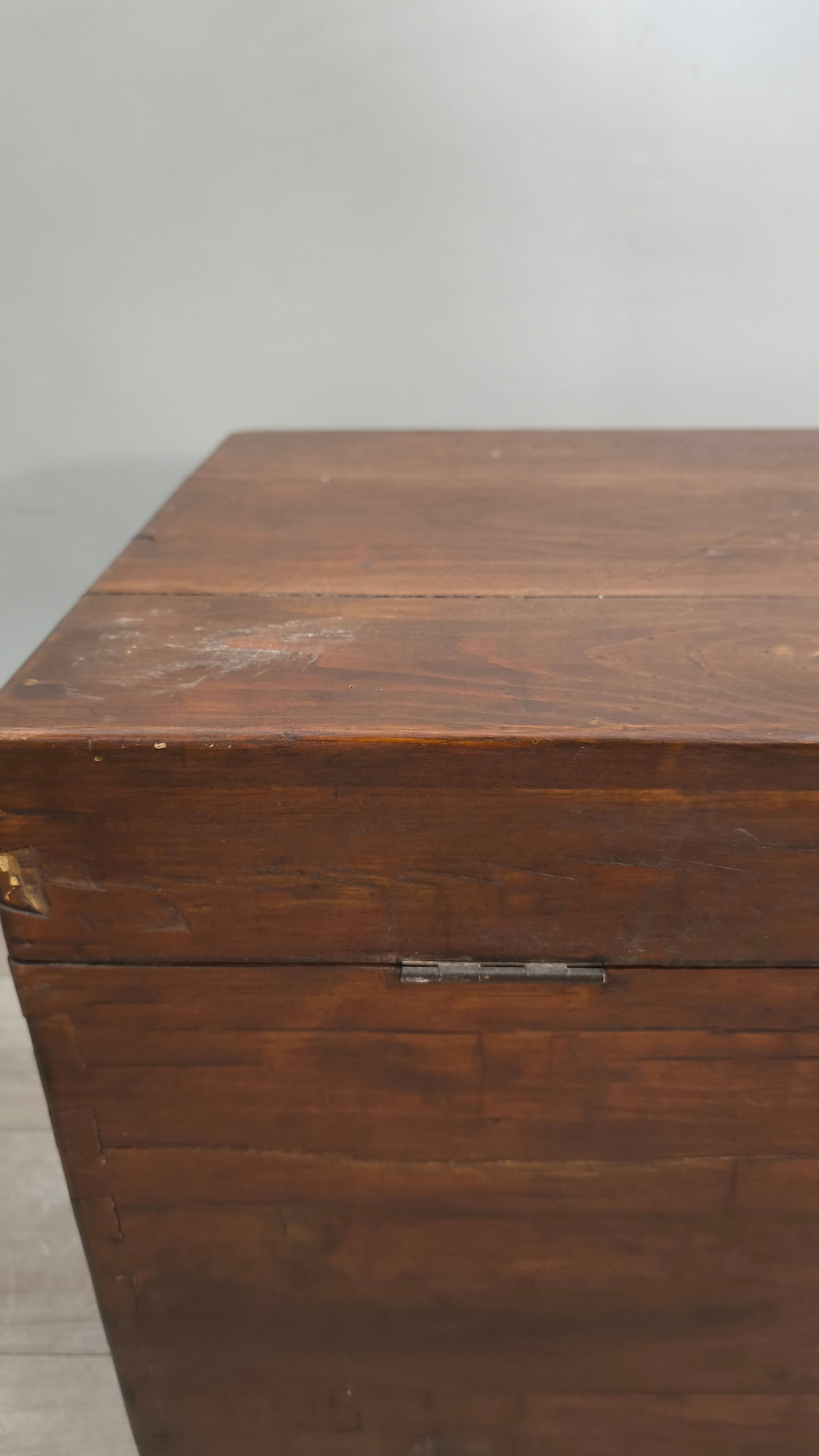 88478 Baule in legno con maniglie laterali