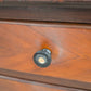 88493 Cassettiera in legno con piedi a sciabola