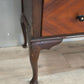 88493 Cassettiera in legno con piedi a sciabola