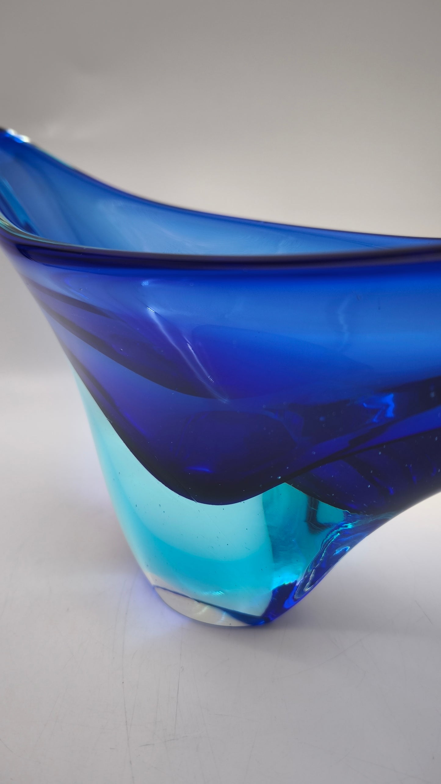 88550 Centrotavola in vetro blu