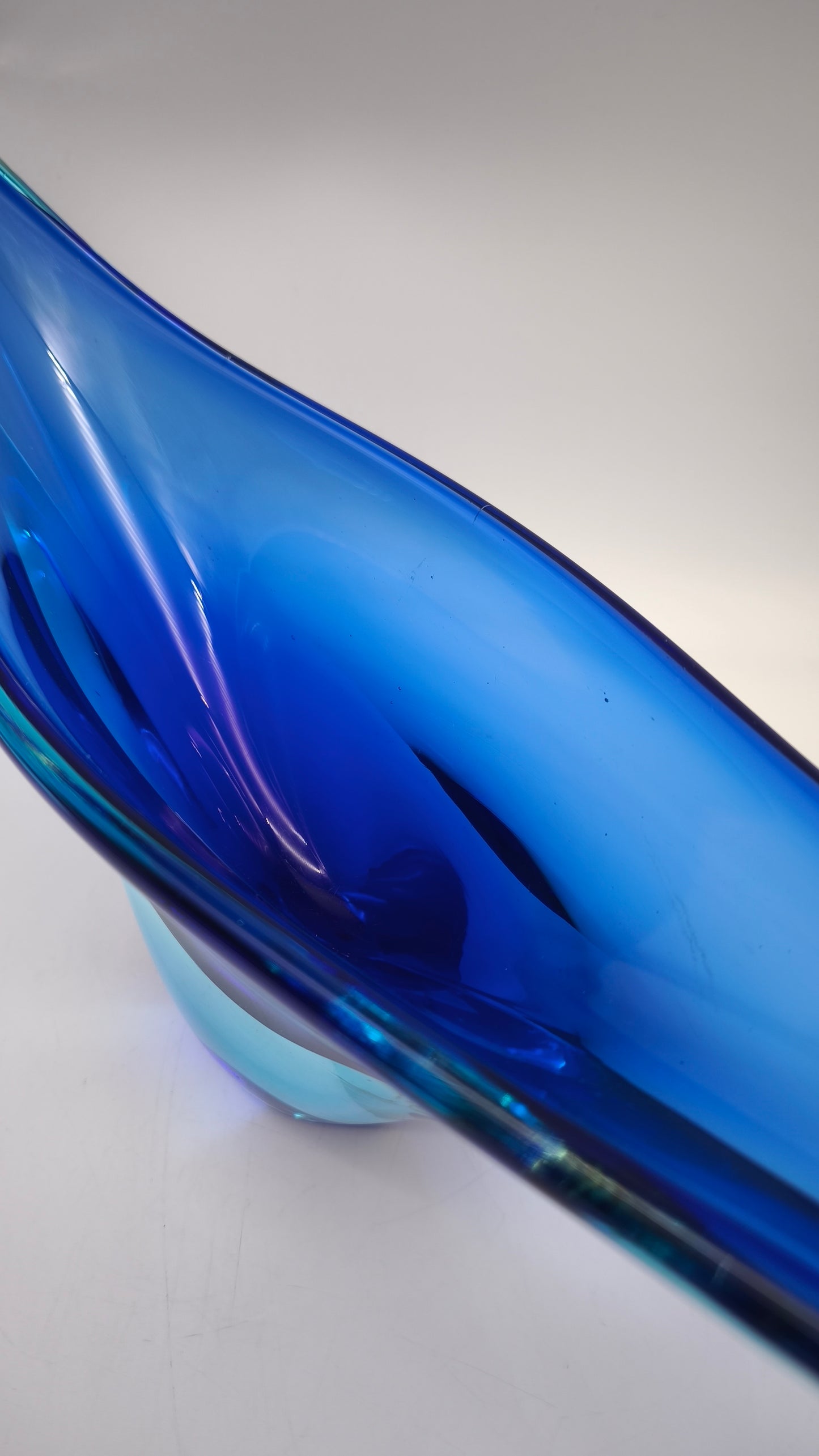 88550 Centrotavola in vetro blu