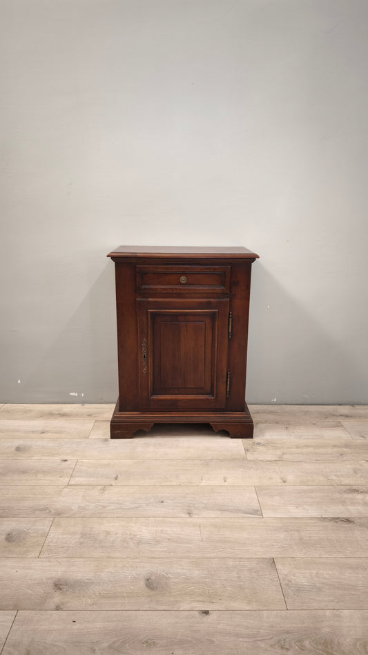 88590 Stipetto un'anta in legno scuro
