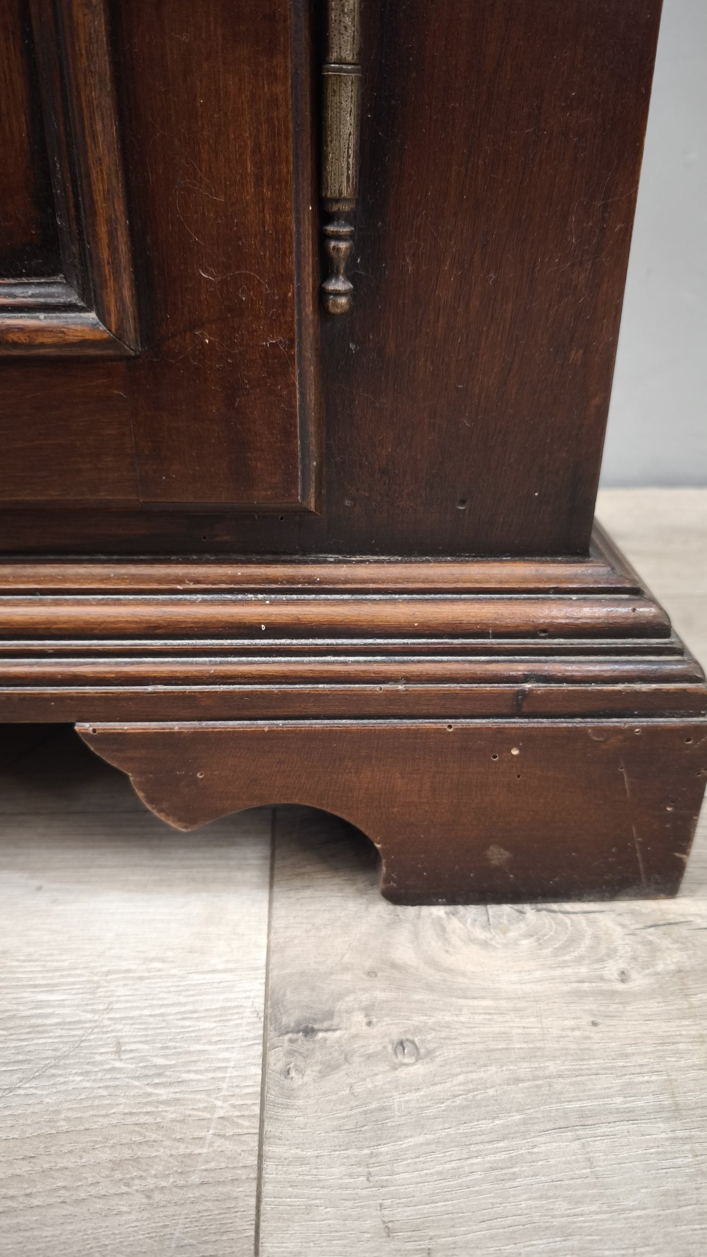 88590 Stipetto un'anta in legno scuro