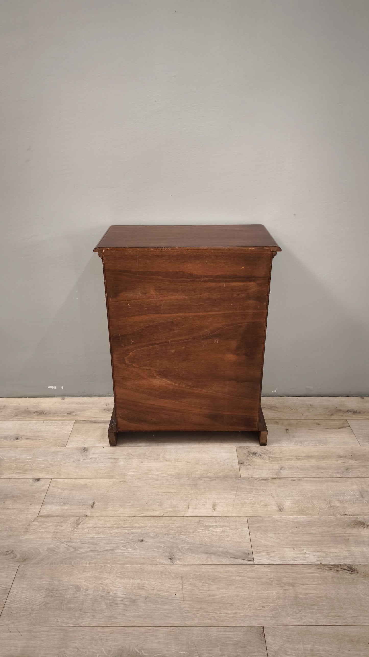88590 Stipetto un'anta in legno scuro