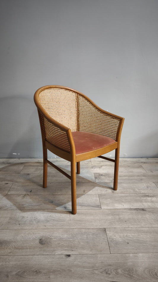 88533 Poltroncina in legno e paglia di Vienna con seduta in tessuto