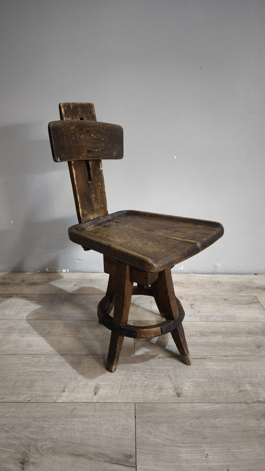 88668 Antico sgabello da scuola d'arte in legno massello di quercia