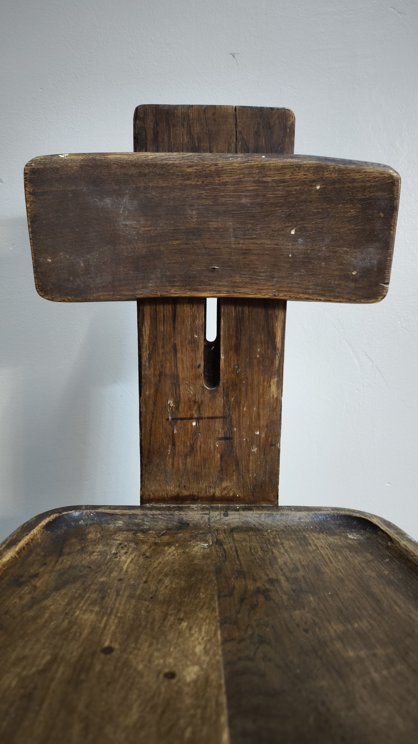 88668-2 Antico sgabello da scuola d'arte in legno massello di quercia