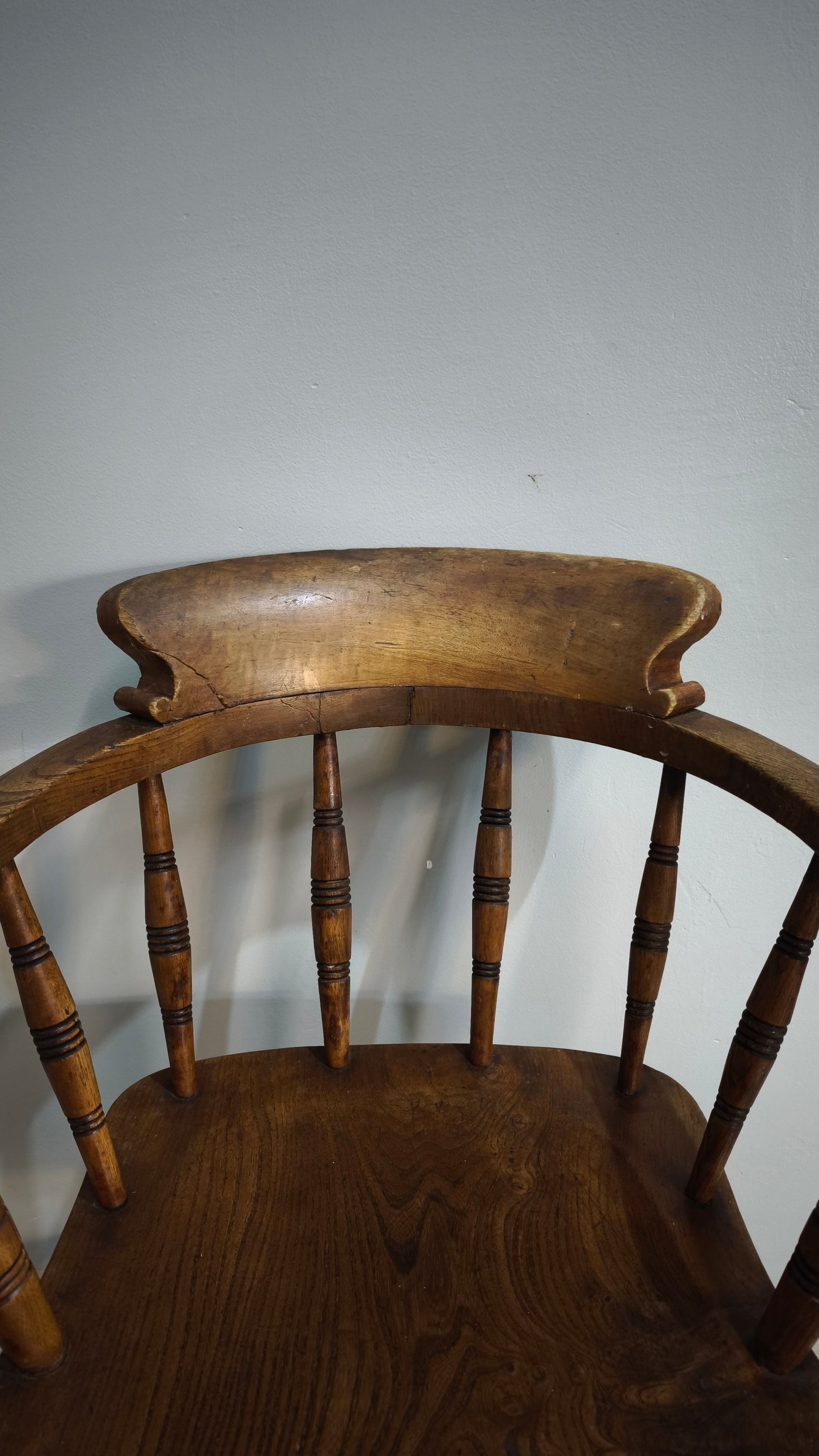 88669 Vecchia poltroncina in legno Glenister Maker Wycombe