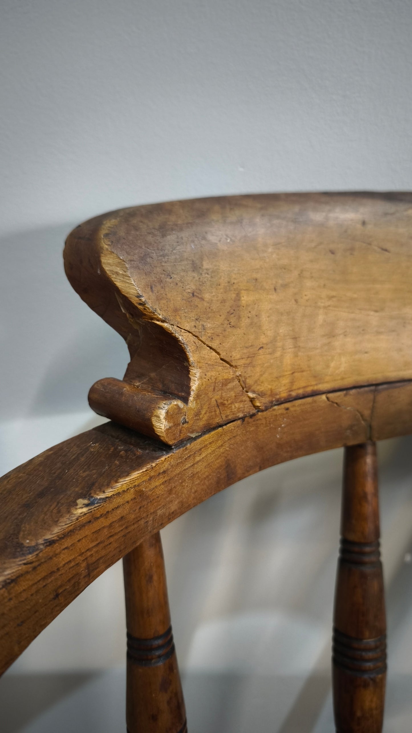 88669 Vecchia poltroncina in legno Glenister Maker Wycombe