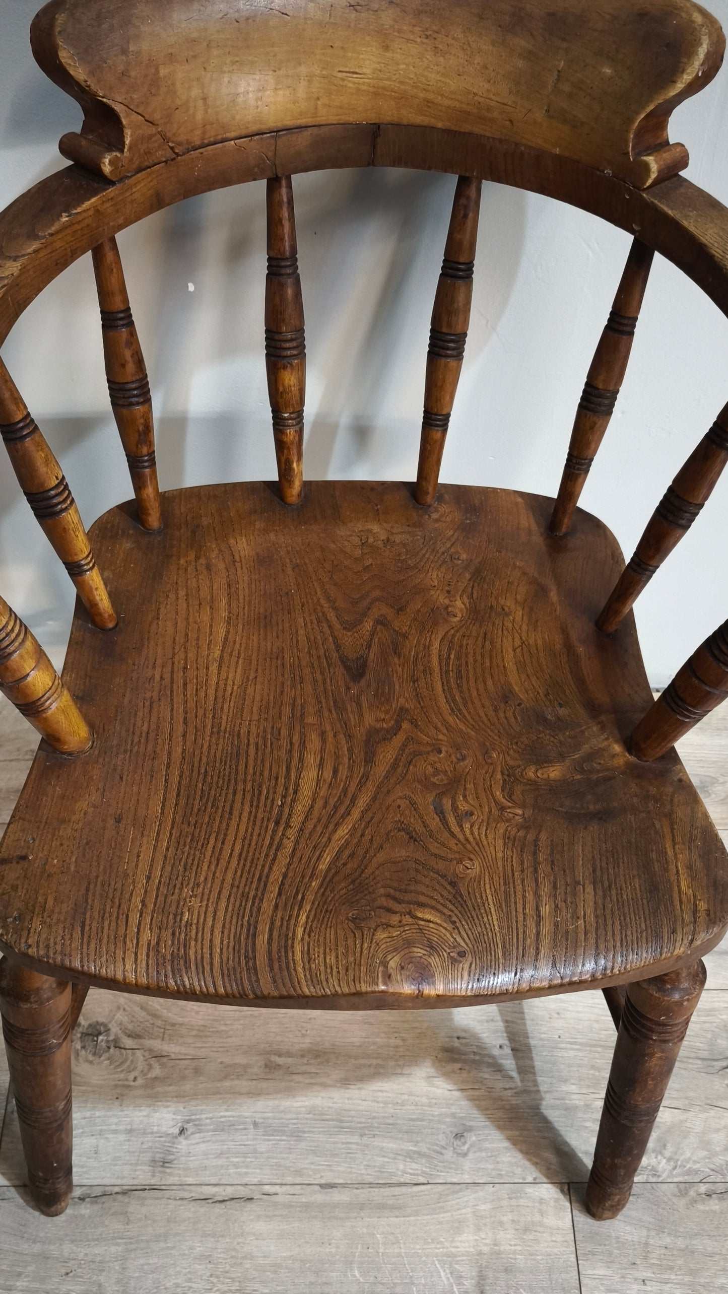 88669 Vecchia poltroncina in legno Glenister Maker Wycombe