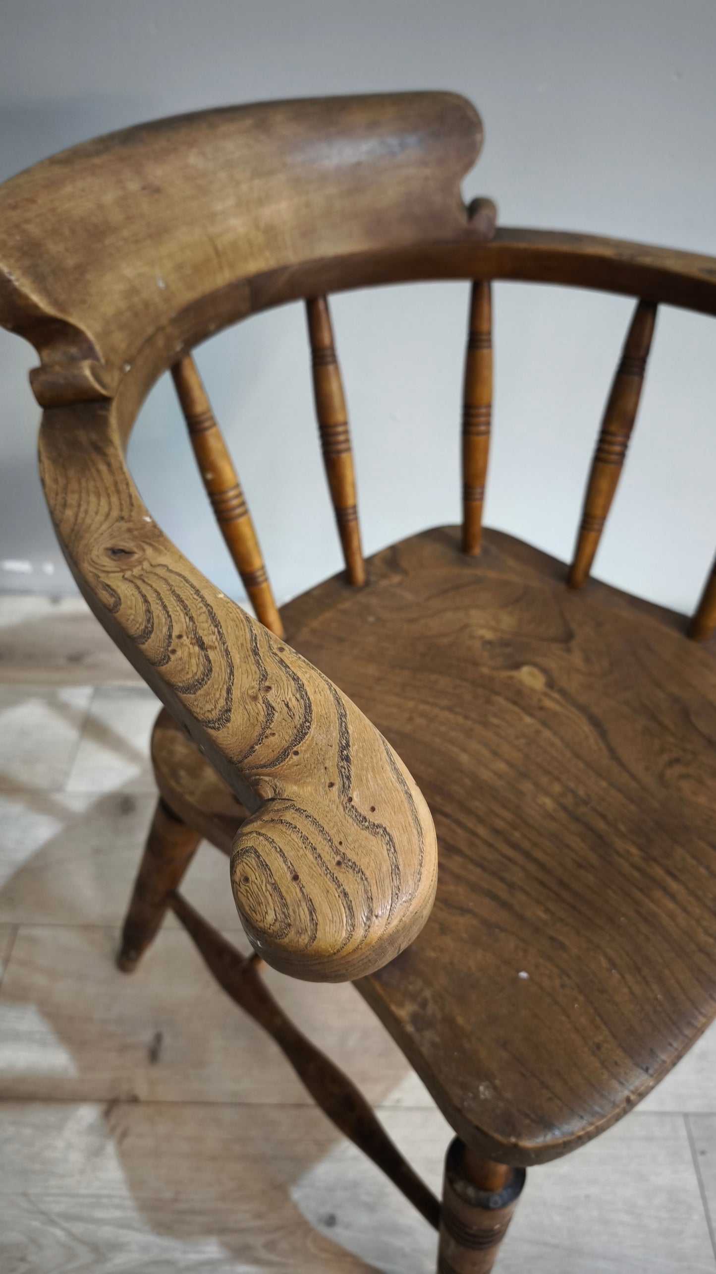 88676 Vecchia poltroncina in legno Glenister maker wycombe